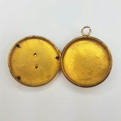 A round-shaped 750 ‰ rose gold opening MEDAL,...