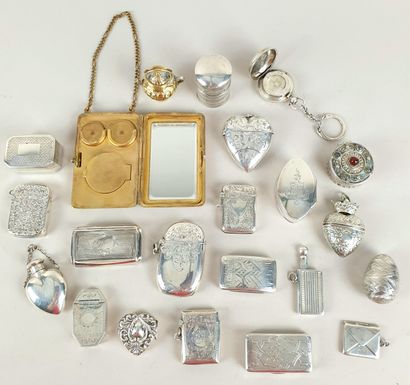 LOT of small silver boxes, Swan and Lions...