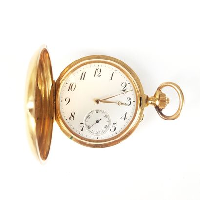 MONTRE savonnette en or jaune 750 ‰, à remontoir...