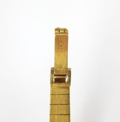 OMEGA - Ladies' round-arm watch in yellow...