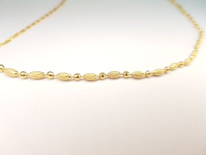 Two CHAINS in yellow gold 750 ‰, with fancy...