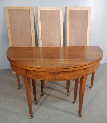 TABLE ronde pliante en noyer et placage de...