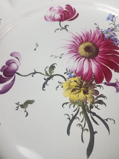 STRASBOURG

Earthenware plate with contoured...