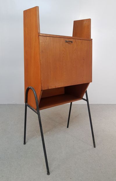 Sloping desk in melamine wood in the style...