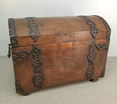 Curved oak chest, decorated with garlands...