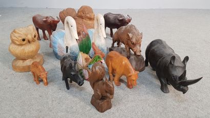 LOT of carved wooden subjects, some polychrome,...