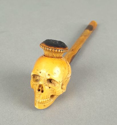 OPIUM PIPE in meerschaum representing a human...