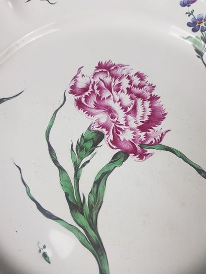 STRASBOURG

Earthenware plate with contoured...