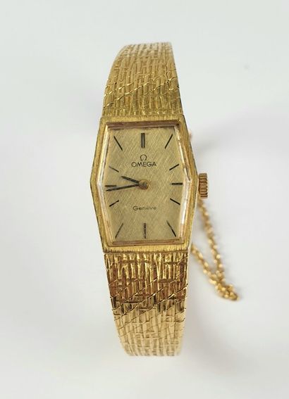 OMEGA - Ladies' wristwatch in yellow gold...