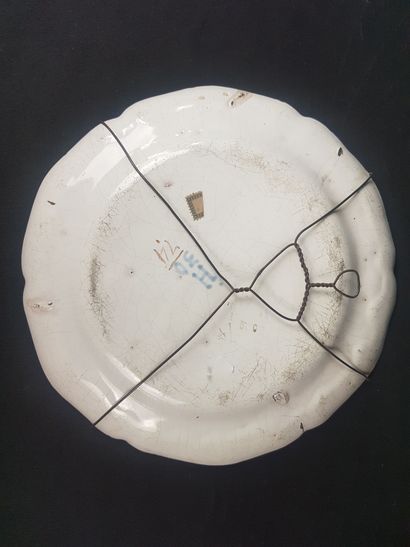 STRASBOURG

Earthenware plate with contoured...