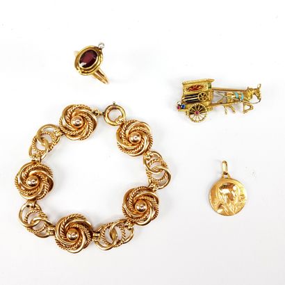 LOT of gold jewels, composed of :

- a bracelet...