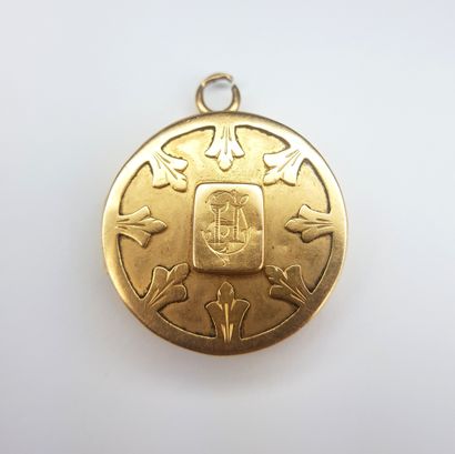 A round-shaped 750 ‰ rose gold opening MEDAL,...