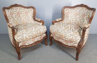 SALON de style Louis XV à tissu teinte ivoire...