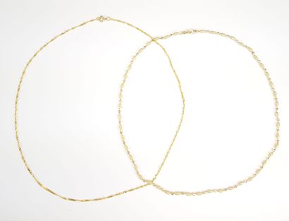 Two CHAINS in yellow gold 750 ‰, with fancy...