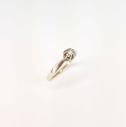 RING in 750 ‰ gri gold and platinum, adorned...