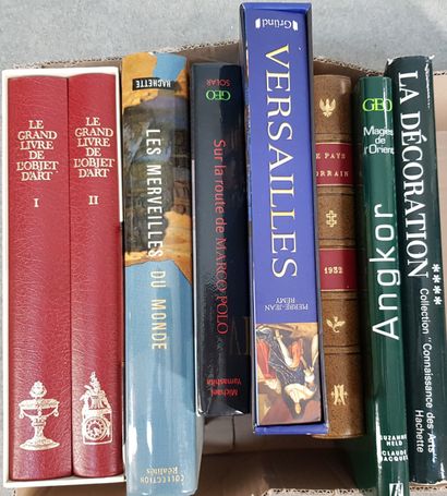 LOT of various books including Le Grand Livre...