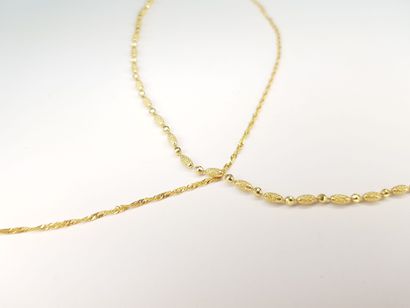 Two CHAINS in yellow gold 750 ‰, with fancy...