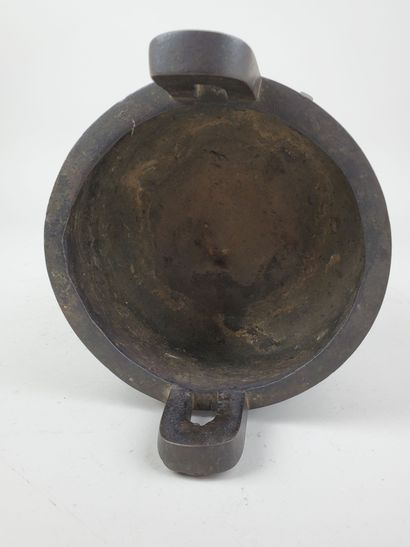 CHINA, Song and Ming periods
Two tripod bronze...