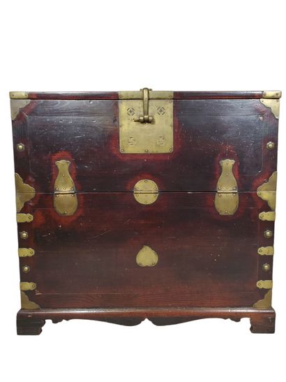 KOREA, late Choson period, 19th century
Chest...