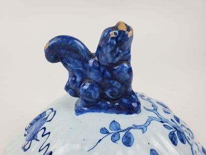 ROUEN Covered fountain and basin
Baluster-shaped...