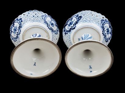 MEISSEN 
Pair of servants or dessert stands...