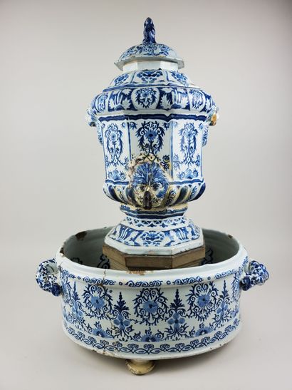 ROUEN Covered fountain and basin
Baluster-shaped...