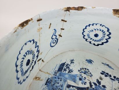 ROUEN Covered fountain and basin
Baluster-shaped...