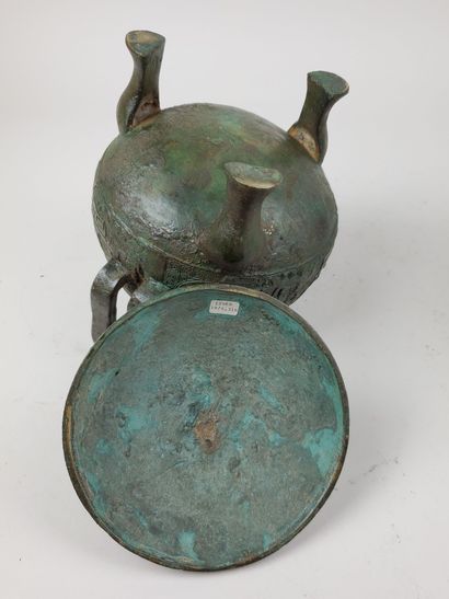 CHINA, Song and Ming periods
Two tripod bronze...