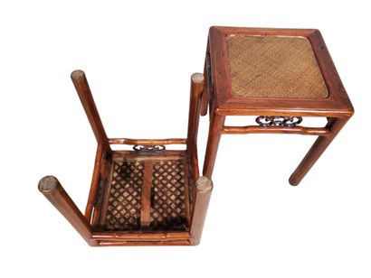 CHINA, circa 1850

Pair of Hong Mu stools

Square-shaped,...