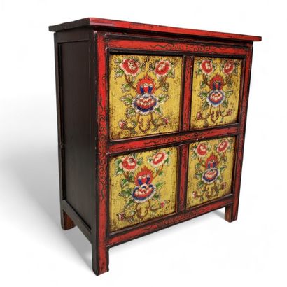 TIBET, 19th century
Red lacquered wood cabinet,...