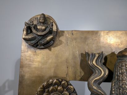 INDIA - 20th century
Large bronze stele depicting...