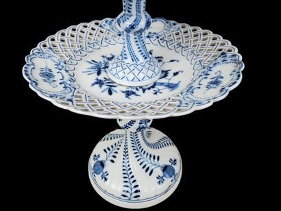 MEISSEN 
Pair of servants or dessert stands...