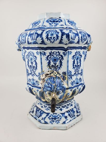 ROUEN Covered fountain and basin
Baluster-shaped...