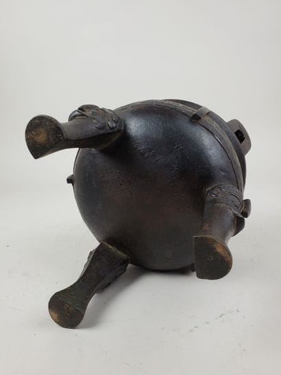 CHINA, Song and Ming periods
Two tripod bronze...