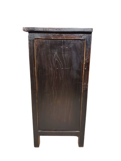 TIBET, 19th century
Red lacquered wood cabinet,...