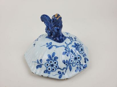 ROUEN Covered fountain and basin
Baluster-shaped...