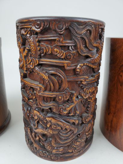 CHINA, circa 1900
Lot comprising two serpentine...