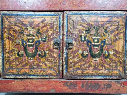 TIBET, 19th century
Red lacquered wood cabinet,...