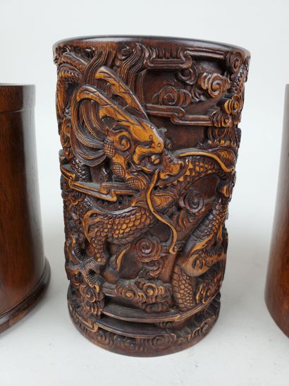 CHINA, circa 1900
Lot comprising two serpentine...