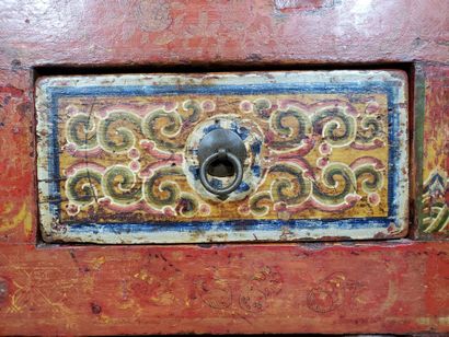 TIBET, 19th century
Red lacquered wood cabinet,...