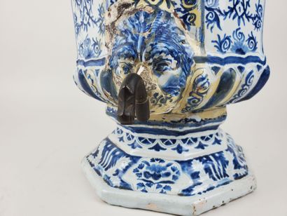 ROUEN Covered fountain and basin
Baluster-shaped...