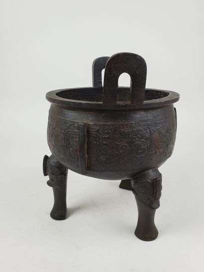CHINA, Song and Ming periods
Two tripod bronze...