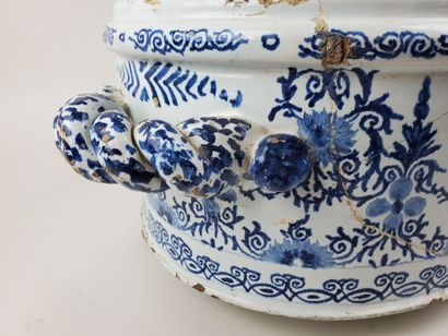 ROUEN Covered fountain and basin
Baluster-shaped...