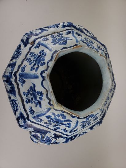 ROUEN Covered fountain and basin
Baluster-shaped...