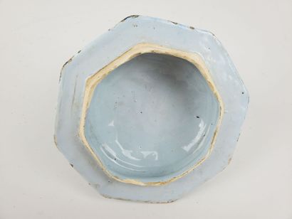 ROUEN Covered fountain and basin
Baluster-shaped...