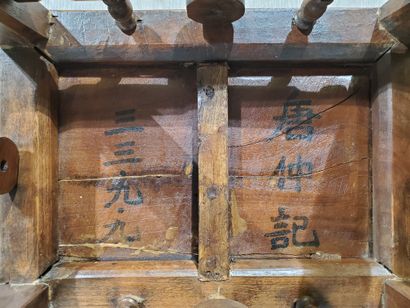 CHINA, 19th century
Pair of elm wood saddles,...