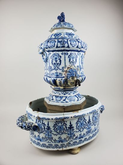 ROUEN Covered fountain and basin
Baluster-shaped...