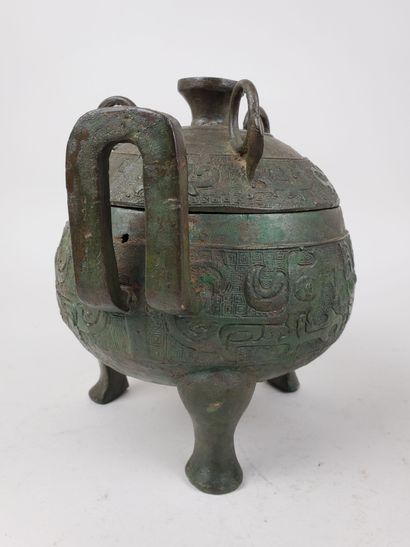 CHINA, Song and Ming periods
Two tripod bronze...