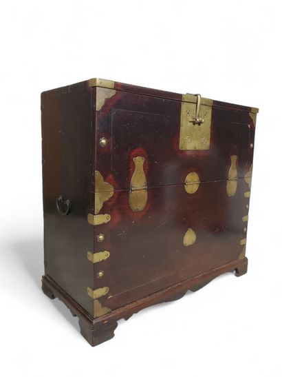 KOREA, late Choson period, 19th century
Chest...