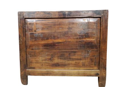 TIBET, 19th century
Red lacquered wood cabinet,...